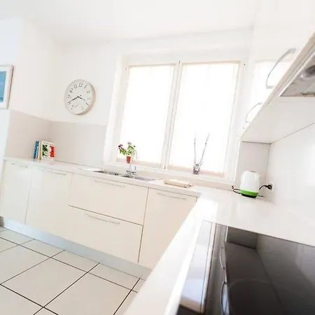 Apartment 4 Bedroom With Pool & Jacuzzi Maccagno