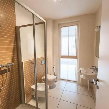 Apartment 4 Bedroom With Pool & Jacuzzi